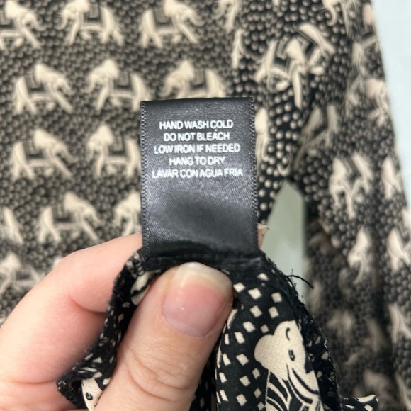 Pixley Women’s Top Size Small Elephant Novelty Print Lightweight Work Office - Picture 2 of 10